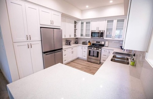 Los Angeles Apartment | *NEW 2BR DESIGNER TOWNHOUSE WALK 2 UNIVERSAL!*