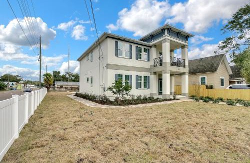 Tampa Heights Apartment | New 3/2 Duplex Minutes From Heart of Tampa -Unit B