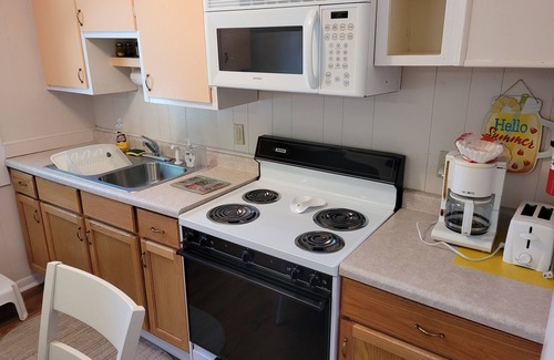 Frankfort Cottage | New! 307 HP Cottage - Very Cute with Great Downtown Location & A/C!
