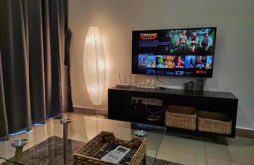 Maluri Apartment | NEW! 3R2B - Free Wi-Fi -3Mins Walk to Sunway Velocity 中文房东