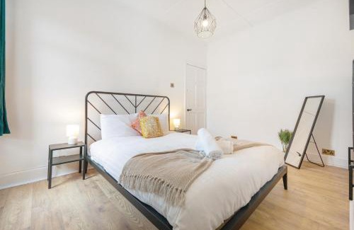 Stanley House | NEW! 4 Bedroom House by Stay With Us, Perfect for Large Groups & Contractors! FREE WIFI!
