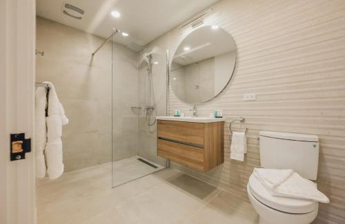 Pos Chiquito Villa | NEW 6 Bed 6 Bath Pool - Bocobay Mangel Beach House