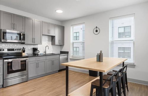 East Walnut HIlls Apartment | New 6BR/BA combined Apartments Near DT Cincinnati
