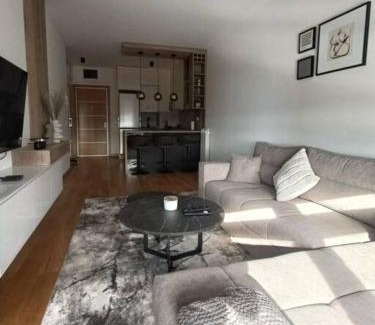 Vozdovac Apartment | New ALux cozy apartment + garage