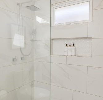 San Antonio de las Minas House | New Cabin with King Bed, AC and TV near Wineries at Monte Olmo