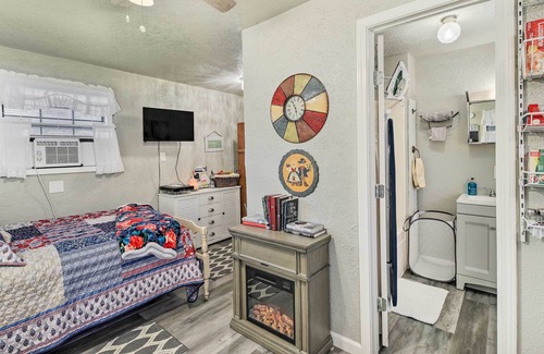 Voth Apartment | NEW! Cheerful Studio Cottage ~ 10 Mi to Beaumont!