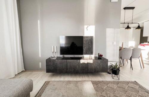 Vantaa Apartment | New condo with free parking 10 min from Helsinki Airport