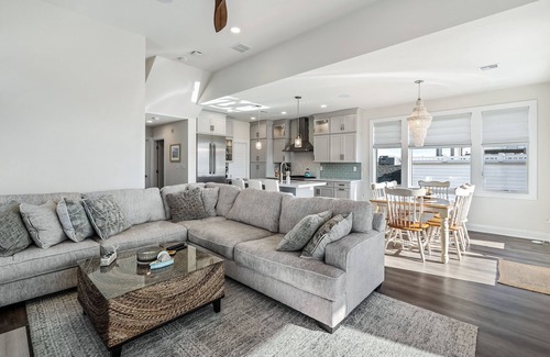 Holgate House | New construction pristine beach house 5 houses from the ocean
