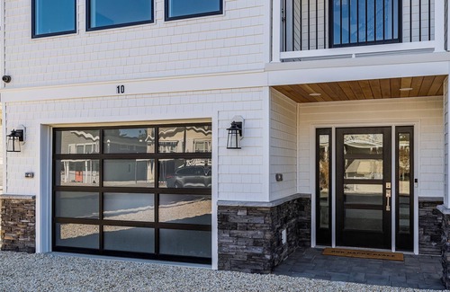Holgate House | New construction pristine beach house 5 houses from the ocean