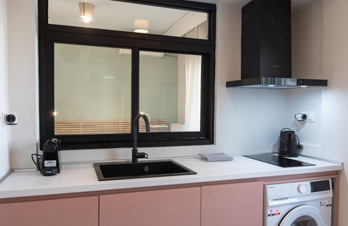 Thessaloniki Apartment | New Cozy Apt with Balcony close to Metro