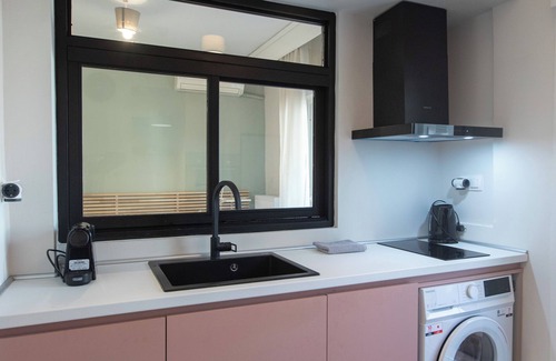 Thessaloniki Apartment | New Cozy Apt with Balcony close to Metro