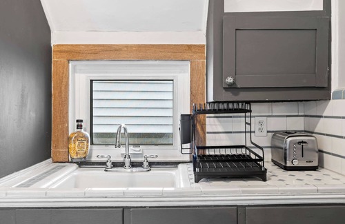 Bonnycastle Apartment | NEW! Cozy Historic Retreat| Heart of the Highlands