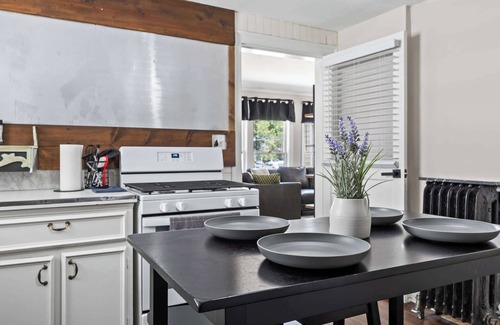 Bonnycastle Apartment | NEW! Cozy Unit in the Heart of the Highlands!