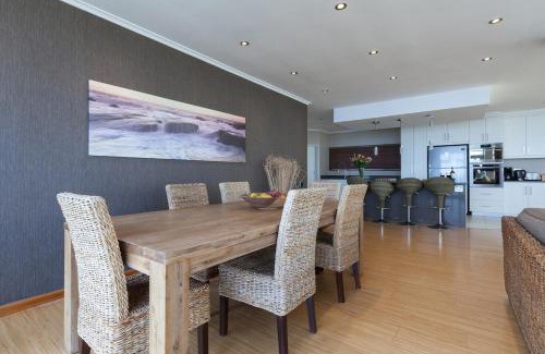 Mouille Point Apartment | New Cumberland 501 by CTHA