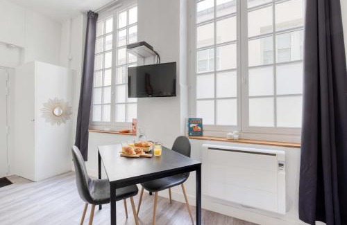 Arsenal Apartment | New & Design Studios in the Heart of Le Marais
