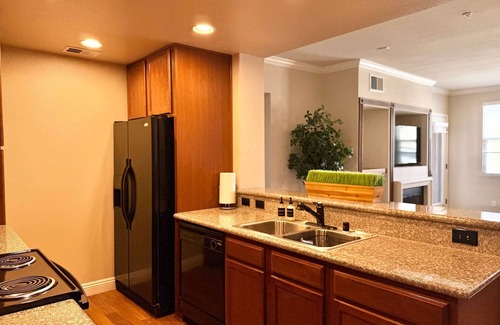 Reno/Tahoe Airport Apartment | New Elegant 1BR Retreat Heated Pool Gym Sauna