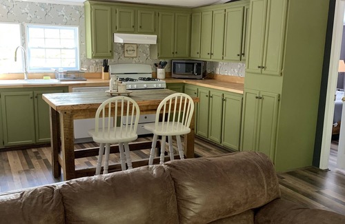 Nelsonville House | New for FALL 2022! The Foundry 15 minutes from Hocking Hills or Ohio University.