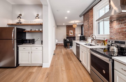University District Apartment | NEW! | Free Parking | Central Location
