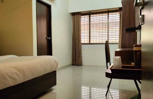 Mahape Hotel | New Harshita inn By Glitz Hotel