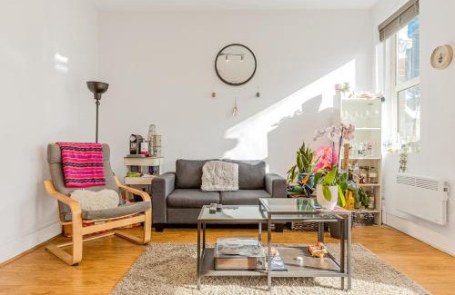 Shaftesbury Apartment | New listing! 2BR flat with patio in Clapham Common