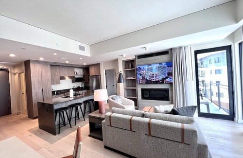 Park City Resort | NEW LISTING~5 Star Pendry Residence~SKI-IN SKI-OUT~ROOF TOP POOL~2 Kings~3 Bath
