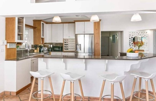 Beacon Hill House | New listing! Blue View . stunning views of endless sea!