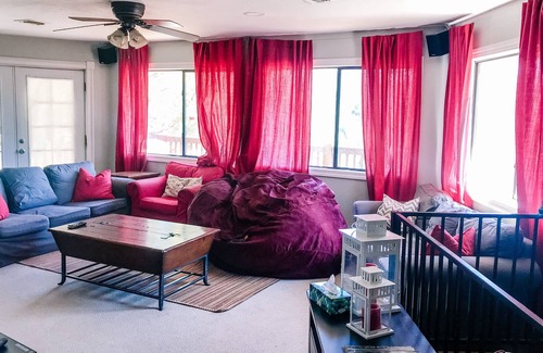 Whispering Pines House | NEW LISTING. Comfy Home In The Mountains