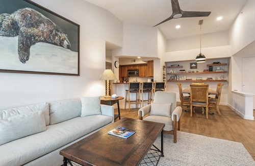 Edwards Condo | New Listing! Located in Edwards close proximity to shops and restaurants!