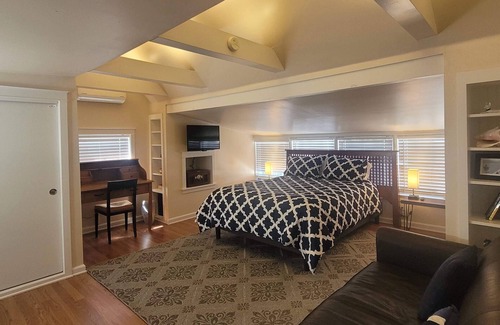 Montecito Cottage | **New listing**Montecito Carriage House on Coast Village near Butterfly Beach