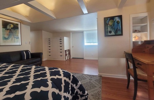 Montecito Cottage | **New listing**Montecito Carriage House on Coast Village near Butterfly Beach
