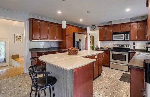 Caledon House | *NEW LISTING* Rustic Charm Meets Modern Comfort: Your Hideaway in Caledon East