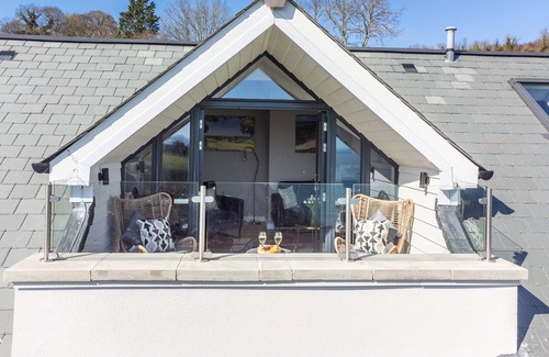 Torquay Apartment | New Listing! South Devon Coastal Apartment with Sea Views & Parking