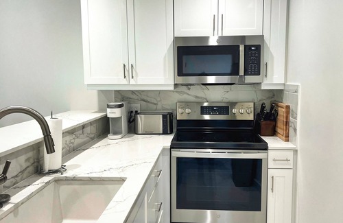 Leeward Settlement Condo | NEW LISTING: 1Bedroom Luxury Large Spacious Modern Condo close to Grace Bay