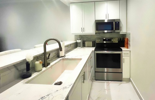 Leeward Settlement Condo | NEW LISTING: 1Bedroom Luxury Large Spacious Modern Condo close to Grace Bay