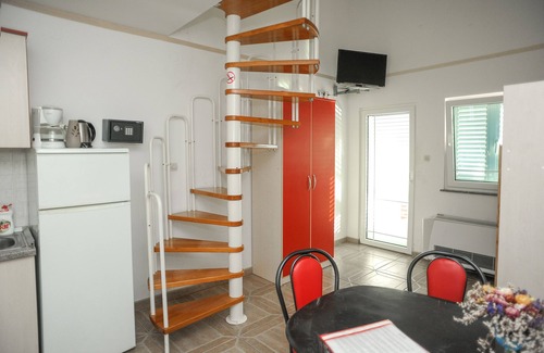 Caska Apartment | NEW LISTING!Vila Caska- ap 12-apartment for 5 people, pool, wifi, airconditioner