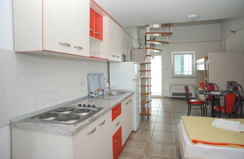 Caska Apartment | NEW LISTING!Vila Caska- ap 12-apartment for 5 people, pool, wifi, airconditioner