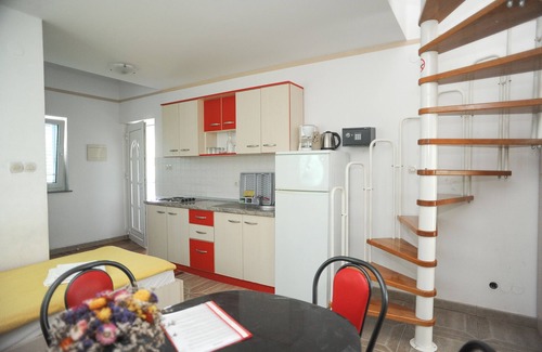 Caska Apartment | NEW LISTING!Vila Caska- ap 12-apartment for 5 people, pool, wifi, airconditioner