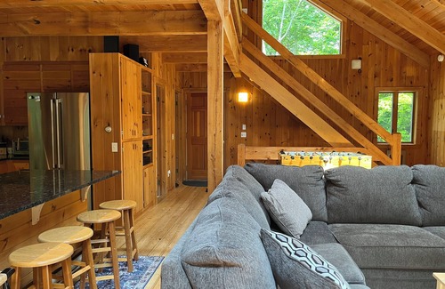 Lanesborough House | New! Lovely Post & Beam home minutes from Lenox & Williamstown, lakes & hiking