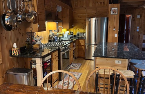 Lanesborough House | New! Lovely Post & Beam home minutes from Lenox & Williamstown, lakes & hiking
