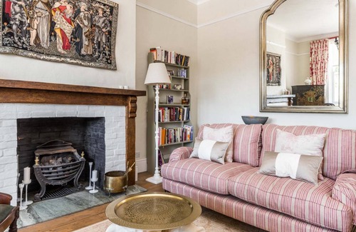 Addison Apartment | NEW Luxury 1BD Flat in Heart of Kensington Olympia