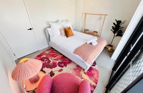 Mount Gravatt East Apartment | New Luxury Spacious private convenient hilltop view 3BD