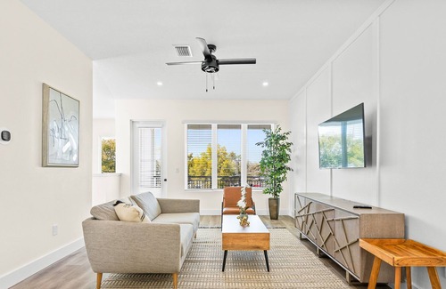 Tampa Heights House | New luxury townhome - Centrally located and near the Historic District!