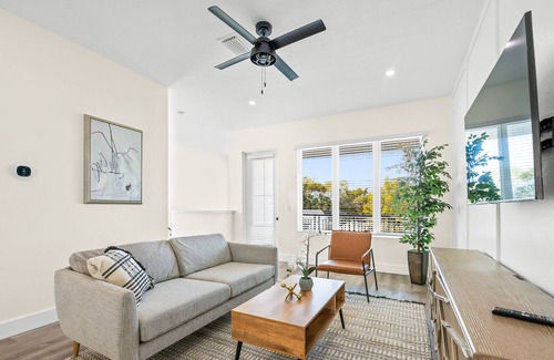 Tampa Heights House | New luxury townhome - Centrally located and near the Historic District!