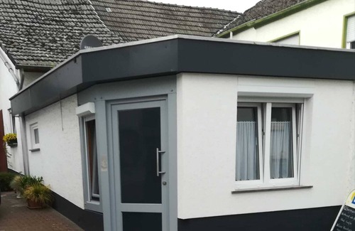 Rodenbach House | New, modern, barrier-free accessible guest room with private bathroom