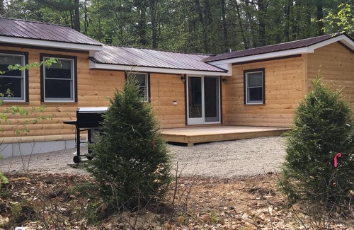 Chocorua Cabin | New Pine Cabin in the white mountains walk to white lake new