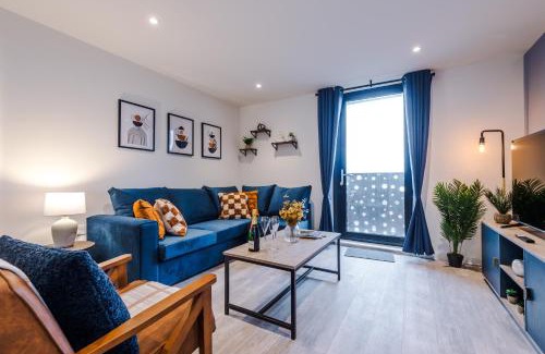 Vauxhall Apartment | NEW! Pristine 2-Bed Flat on Liverpool by 53 Degrees Property, Amazing Location, Sleeps 6!