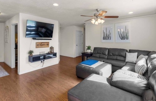 La Verkin House | New Private Home - 19+ Guest - Game Room - 20 mins to Zion National Park