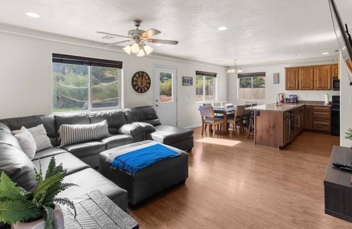 La Verkin House | New Private Home - 19+ Guest - Game Room - 20 mins to Zion National Park