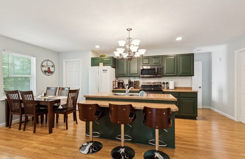 Helmsburg Cottage | NEW! Puzzle Peak 3-Bedroom Cottage