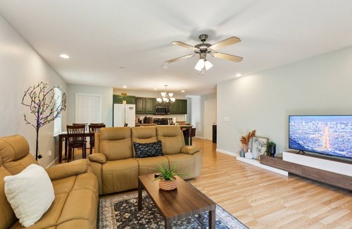 Helmsburg Cottage | NEW! Puzzle Peak 3-Bedroom Cottage